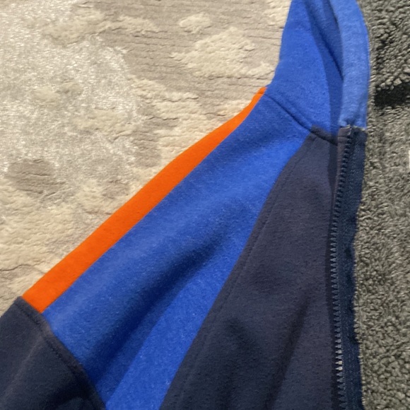 Used warm hoodie size 14-16 with zipper - Picture 4 of 7